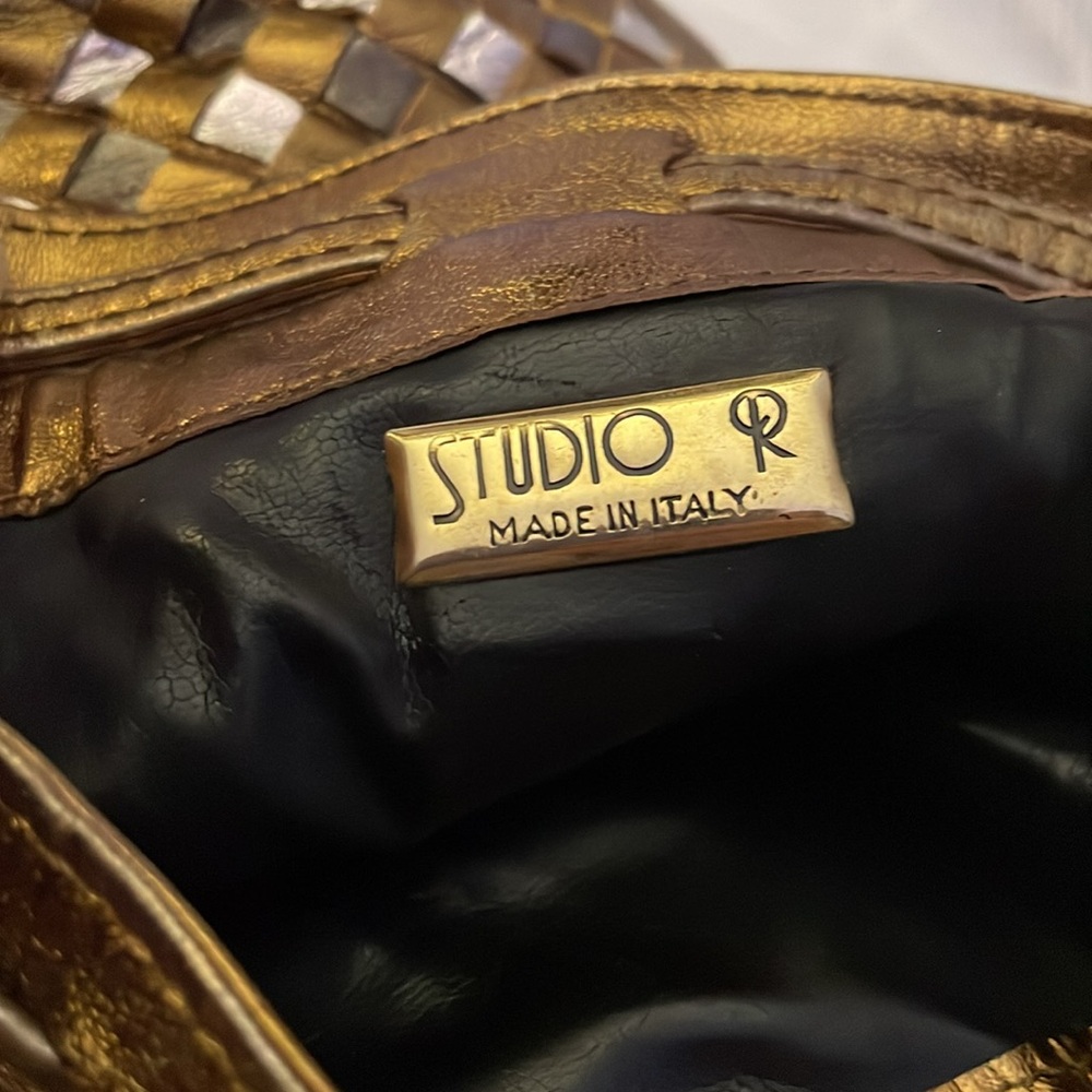 NWOT VINTAGE STUDIO R.  Gold Woven Bucket Bag - Picture 5 of 7